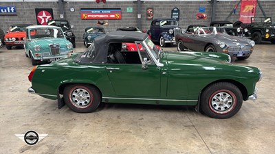 Lot 164 - 1976 MG MIDGET 1500