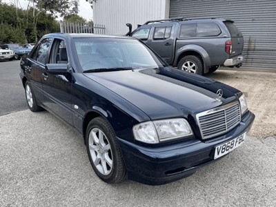 Lot 58 - 1999 MERCEDES C240 CLASSIC