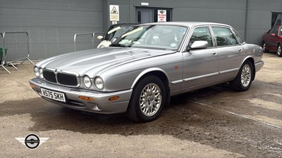 Lot 108 - 2000 JAGUAR XJ8 AUTO
