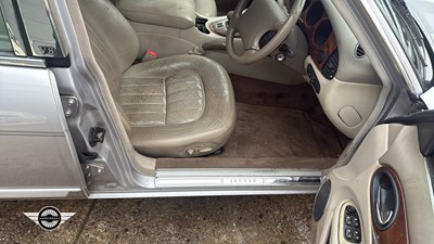 Lot 108 - 2000 JAGUAR XJ8 AUTO