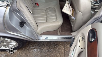 Lot 108 - 2000 JAGUAR XJ8 AUTO