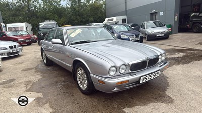 Lot 108 - 2000 JAGUAR XJ8 AUTO