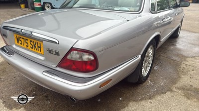 Lot 108 - 2000 JAGUAR XJ8 AUTO