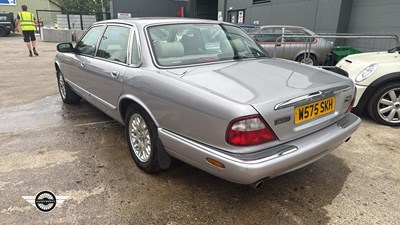 Lot 108 - 2000 JAGUAR XJ8 AUTO
