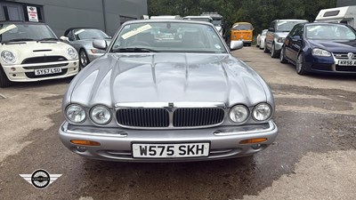 Lot 108 - 2000 JAGUAR XJ8 AUTO