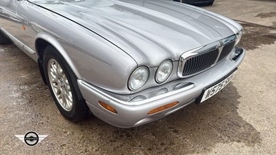 Lot 108 - 2000 JAGUAR XJ8 AUTO