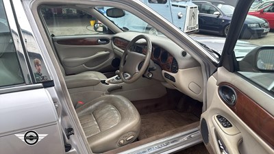 Lot 108 - 2000 JAGUAR XJ8 AUTO