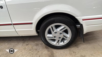 Lot 274 - 1987 FORD ESCORT XR3 INJ