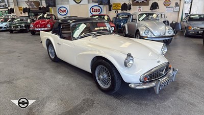 Lot 320 - 1960 DAIMLER SP 250
