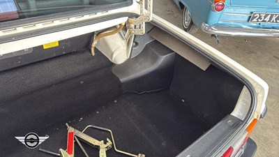 Lot 342 - 1991 VOLVO 240 GL