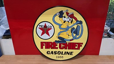 Lot 683 - WOODEN HAND PAINTED TEXACO FIRE CHIEF GASOLINE 23" DIA