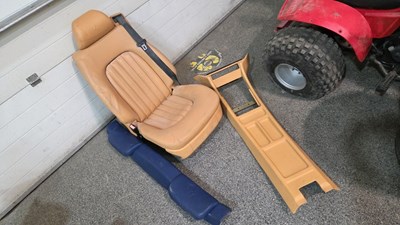 Lot 291 - FERRARI 456 1997 PASSENGER SEAT, REAR HEAD RESTS & CENTRE CONSOLE