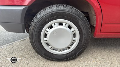 Lot 470 - 1995 VOLKSWAGEN TRANSPORTER CARAVELLE