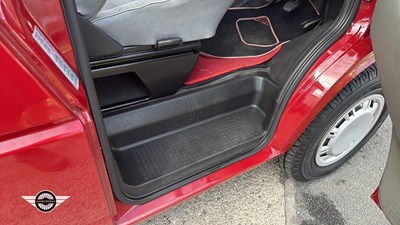 Lot 470 - 1995 VOLKSWAGEN TRANSPORTER CARAVELLE