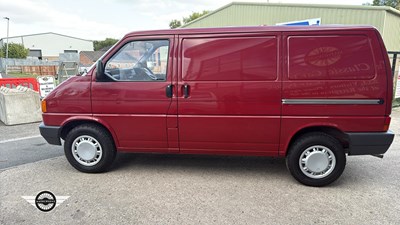 Lot 470 - 1995 VOLKSWAGEN TRANSPORTER CARAVELLE