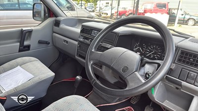 Lot 470 - 1995 VOLKSWAGEN TRANSPORTER CARAVELLE