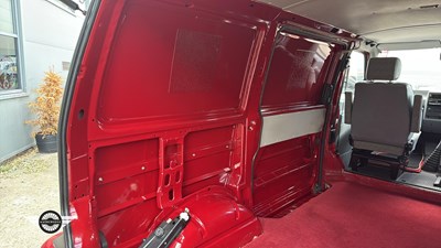 Lot 470 - 1995 VOLKSWAGEN TRANSPORTER CARAVELLE