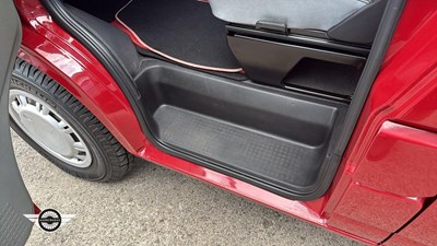 Lot 470 - 1995 VOLKSWAGEN TRANSPORTER CARAVELLE