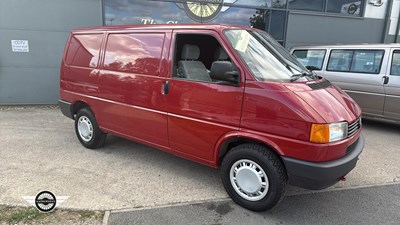 Lot 470 - 1995 VOLKSWAGEN TRANSPORTER CARAVELLE