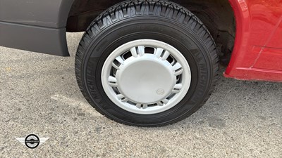 Lot 470 - 1995 VOLKSWAGEN TRANSPORTER CARAVELLE