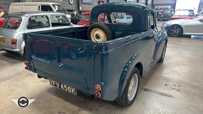 Lot 572 - 1972 MORRIS 6 CWT VAN
