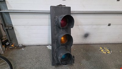 Lot 895 - TRAFFIC LIGHTS