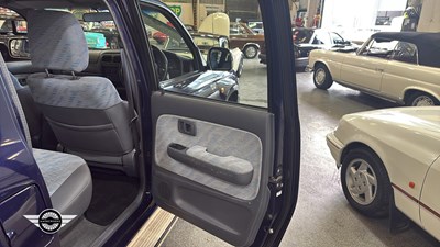 Lot 612 - 2002 TOYOTA HILUX 4WD