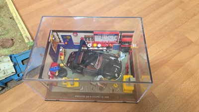 Lot 843 - MODEL GARAGE WITH TRANSPORTER