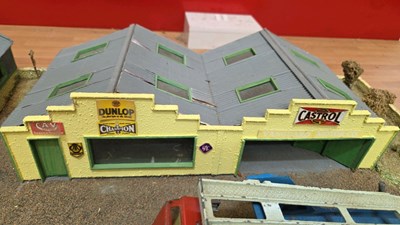 Lot 843 - MODEL GARAGE WITH TRANSPORTER
