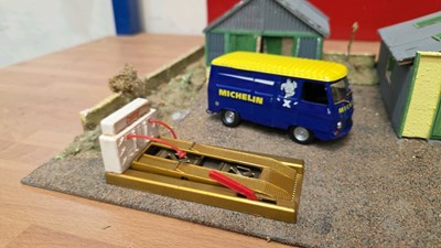 Lot 843 - MODEL GARAGE WITH TRANSPORTER