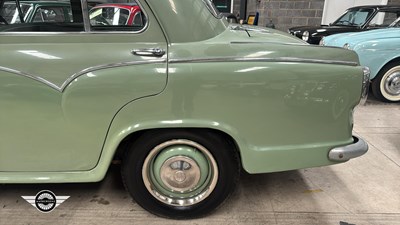 Lot 862 - 1957 MORRIS ISIS