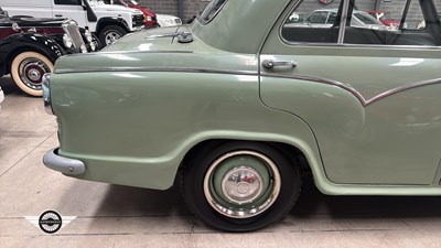 Lot 862 - 1957 MORRIS ISIS