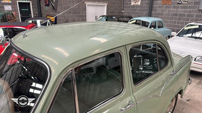 Lot 862 - 1957 MORRIS ISIS
