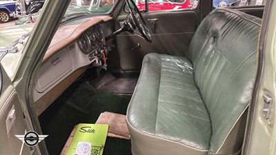 Lot 862 - 1957 MORRIS ISIS