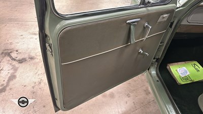 Lot 862 - 1957 MORRIS ISIS