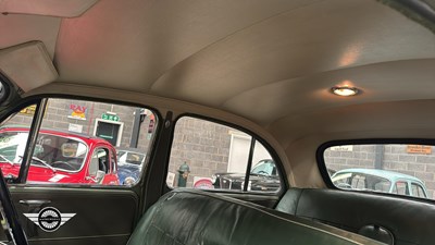 Lot 862 - 1957 MORRIS ISIS