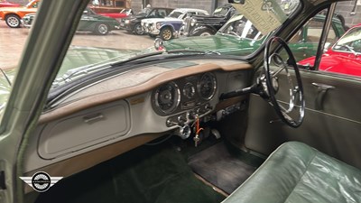 Lot 862 - 1957 MORRIS ISIS