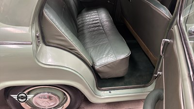 Lot 862 - 1957 MORRIS ISIS