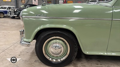 Lot 862 - 1957 MORRIS ISIS