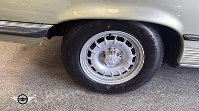 Lot 536 - 1983 MERCEDES 380 SL AUTO