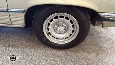 Lot 536 - 1983 MERCEDES 380 SL AUTO