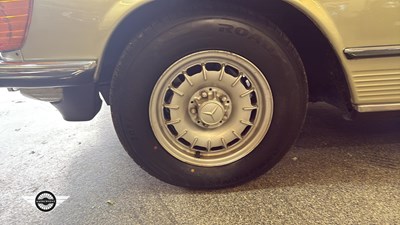Lot 536 - 1983 MERCEDES 380 SL AUTO