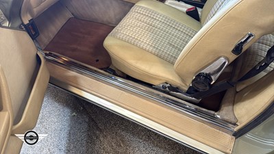 Lot 536 - 1983 MERCEDES 380 SL AUTO