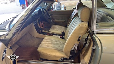 Lot 536 - 1983 MERCEDES 380 SL AUTO