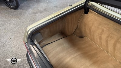 Lot 536 - 1983 MERCEDES 380 SL AUTO