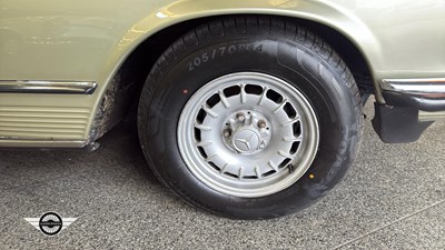 Lot 536 - 1983 MERCEDES 380 SL AUTO