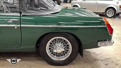Lot 746 - 1973 MG B