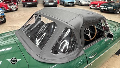 Lot 746 - 1973 MG B