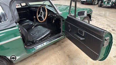 Lot 746 - 1973 MG B
