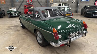 Lot 746 - 1973 MG B